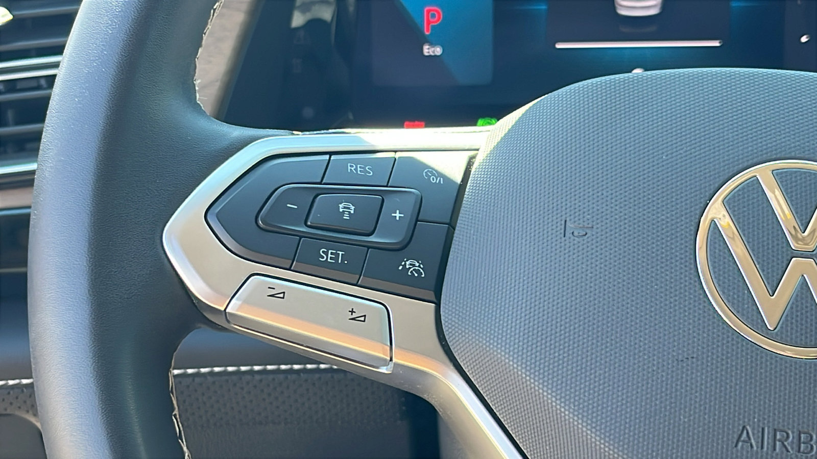 Used 2024 Volkswagen Atlas SE w/ Black Wheel Package image 16