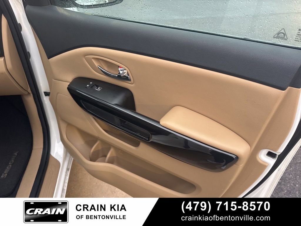 Used 2016 Kia Sedona EX FWD image 51