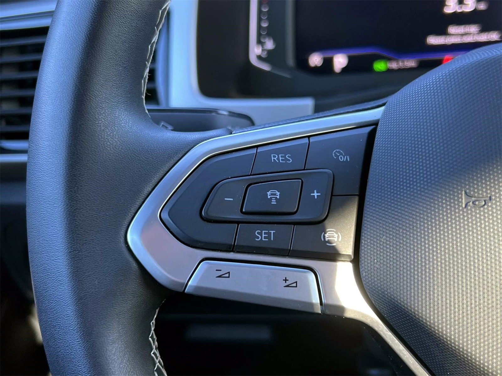 Used 2023 Volkswagen Atlas Cross Sport SE image 27