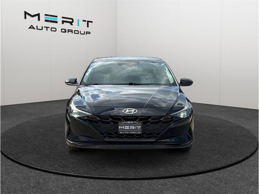 Used 2022 Hyundai Elantra SE FWD image 3