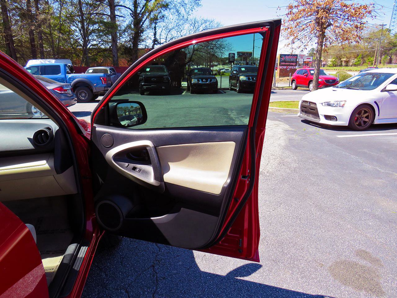 Used 2011 Toyota RAV4 4WD 4dr 4-cyl 4-Spd AT (Natl) w/ Upgrade Value Pkg image 29