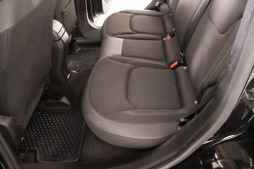 Used 2023 Jeep Renegade Latitude w/ Premium Group image 14