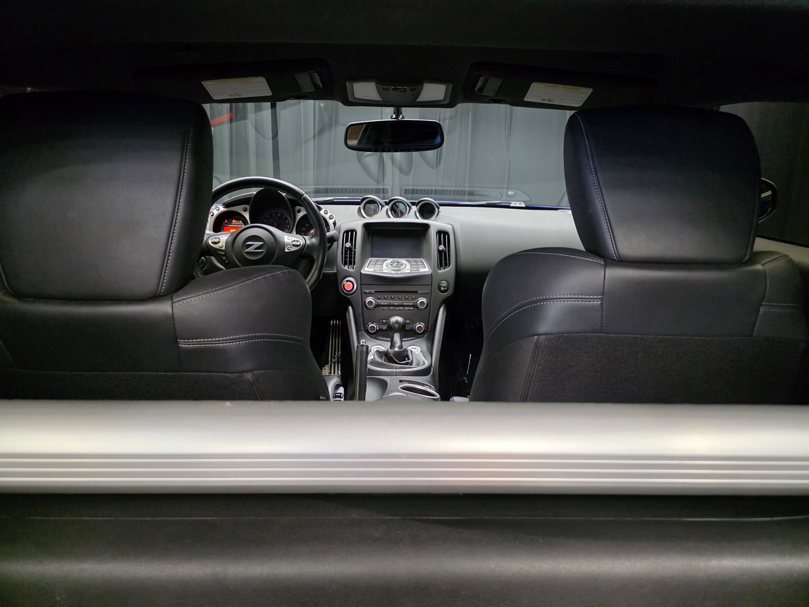 Used 2020 Nissan 370Z NISMO RWD image 2