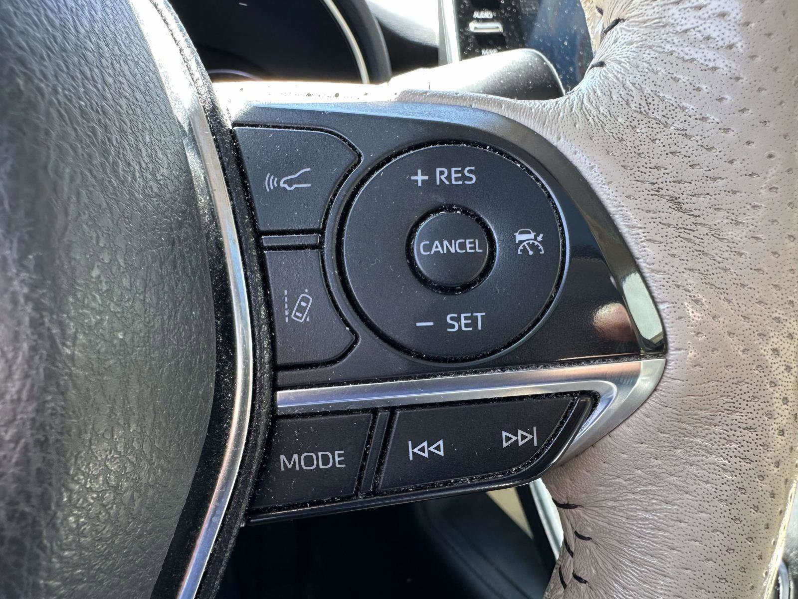 Used 2019 Toyota Avalon Limited w/ All Weather Liner Package FWD image 31