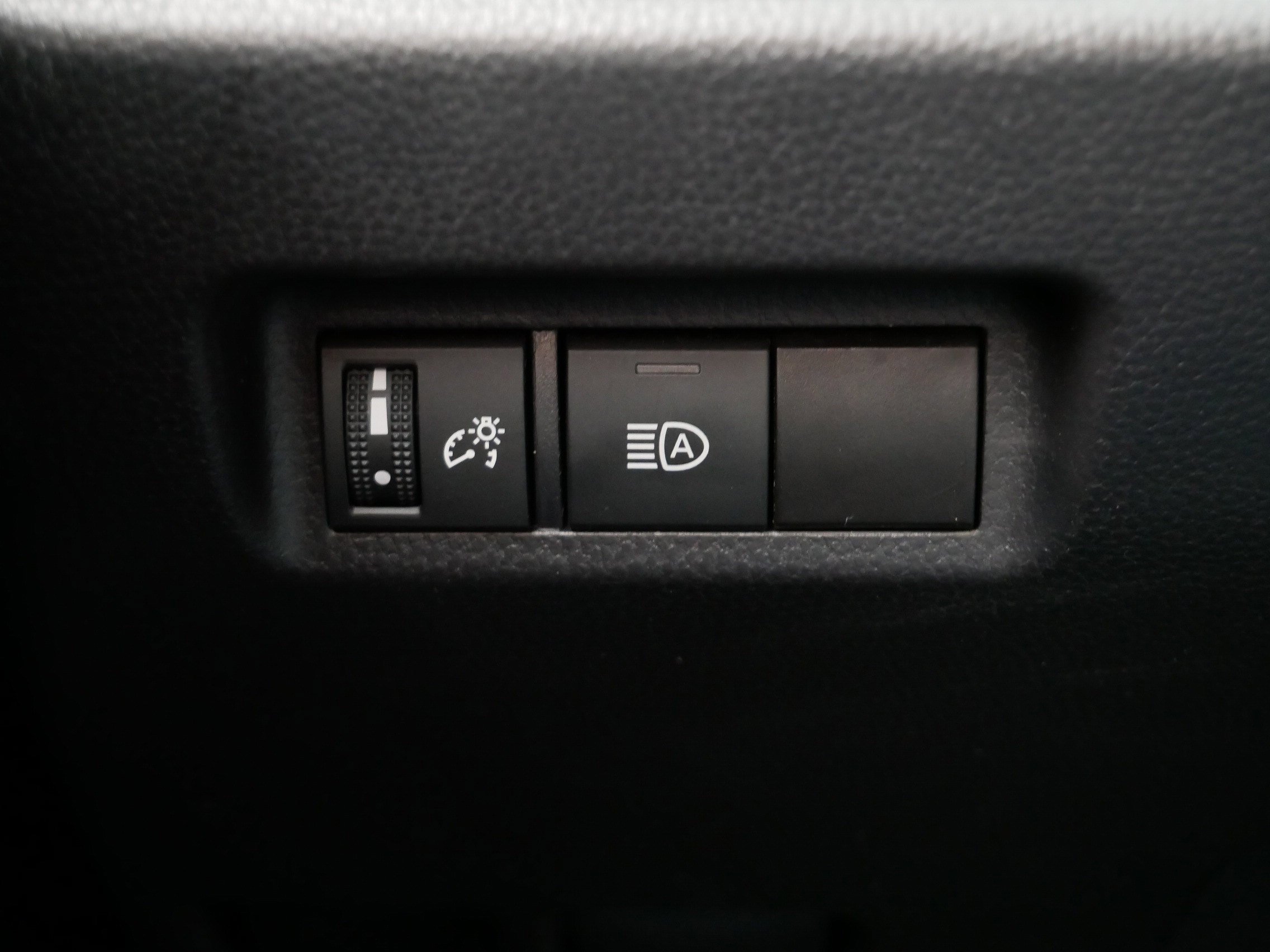 Certified 2025 Toyota RAV4 XLE FWD image 26