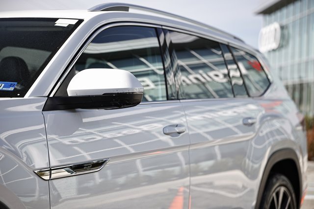 Used 2024 Volkswagen Atlas SEL Premium R-Line image 10