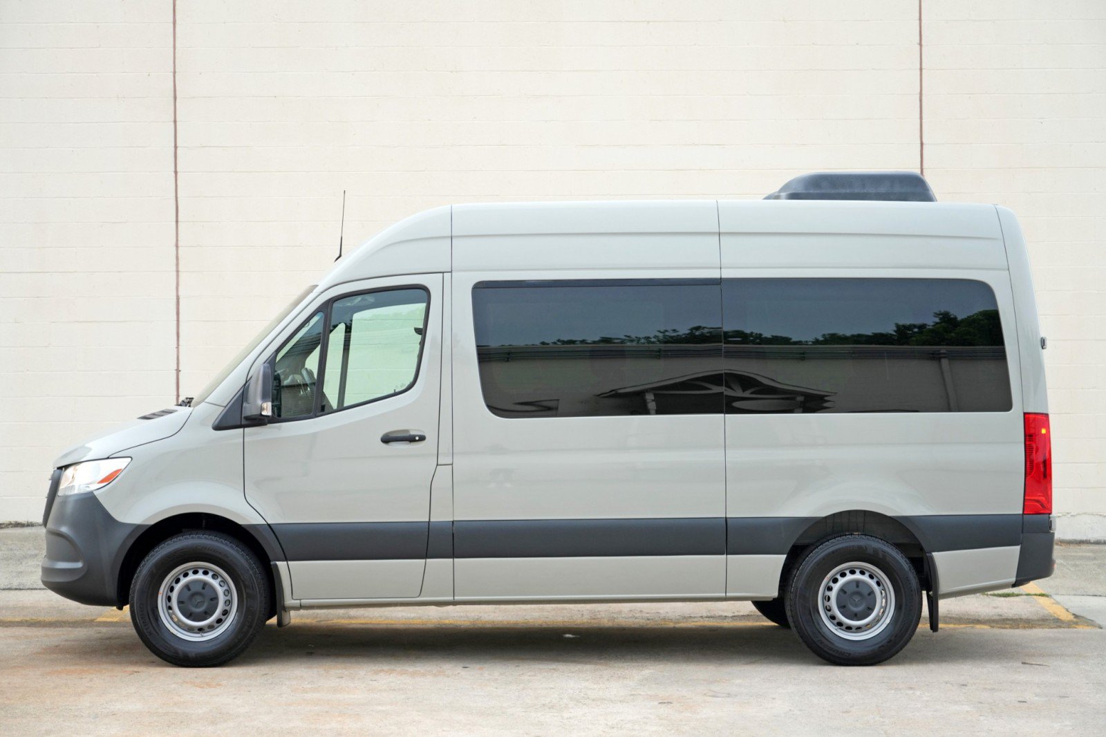 Used 2022 Mercedes-Benz Sprinter 2500 image 42