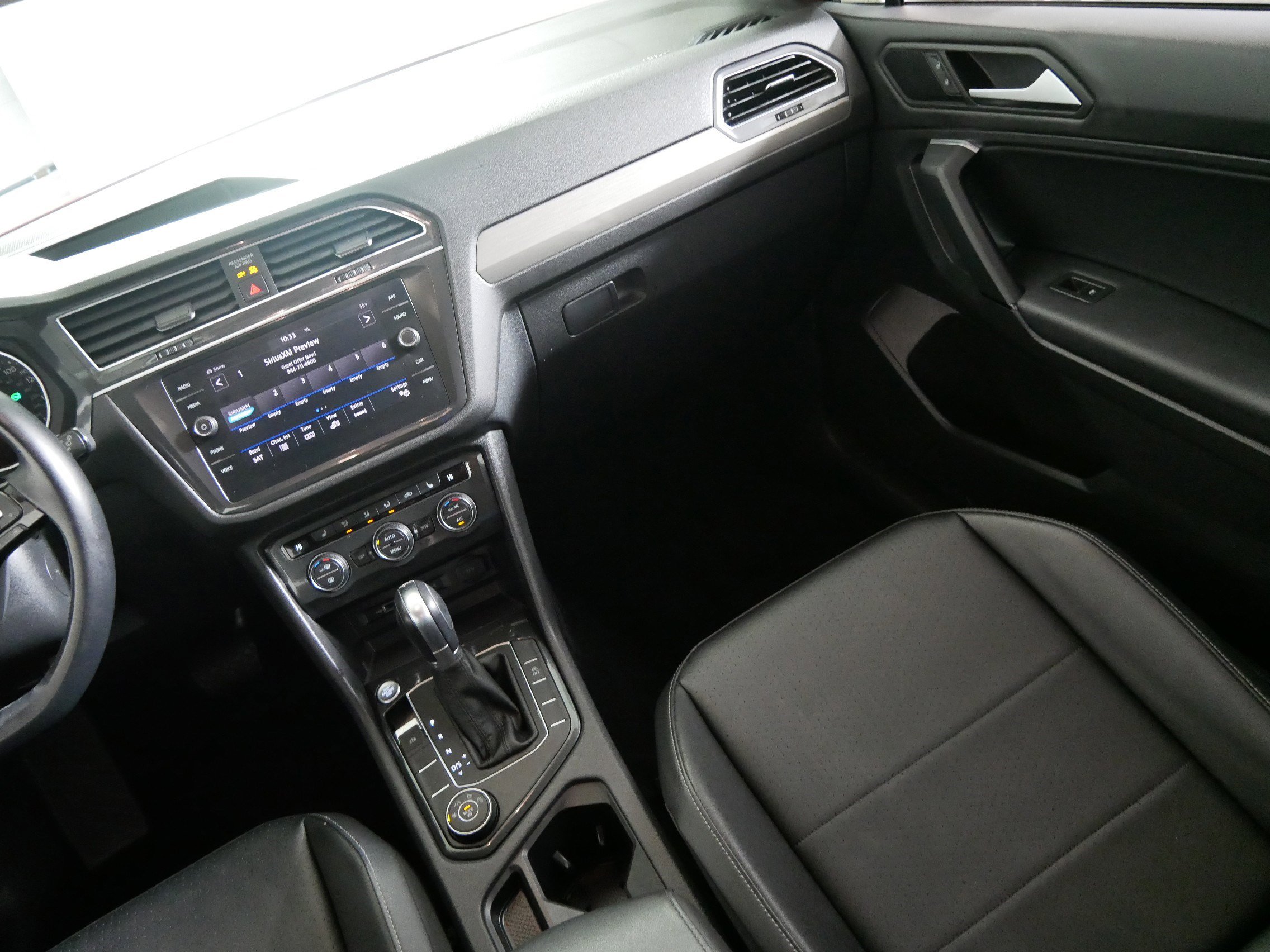 Used 2019 Volkswagen Tiguan SE image 11