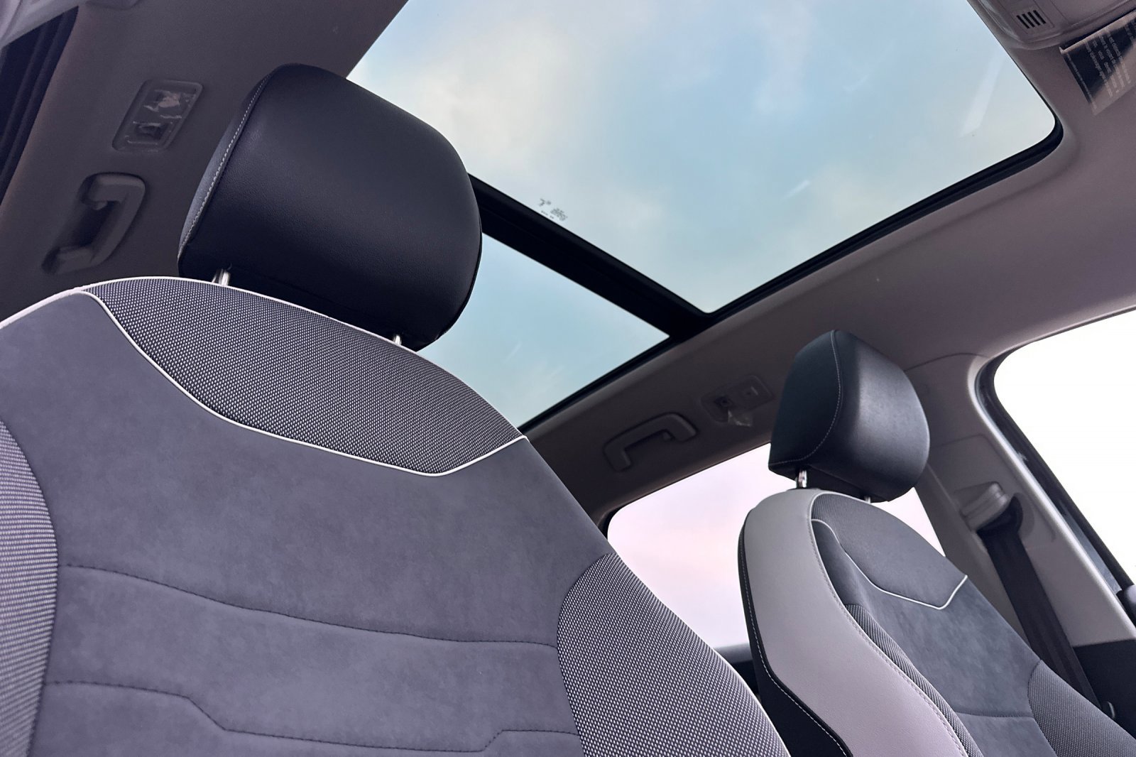 New 2026 Volkswagen Taos SE image 17