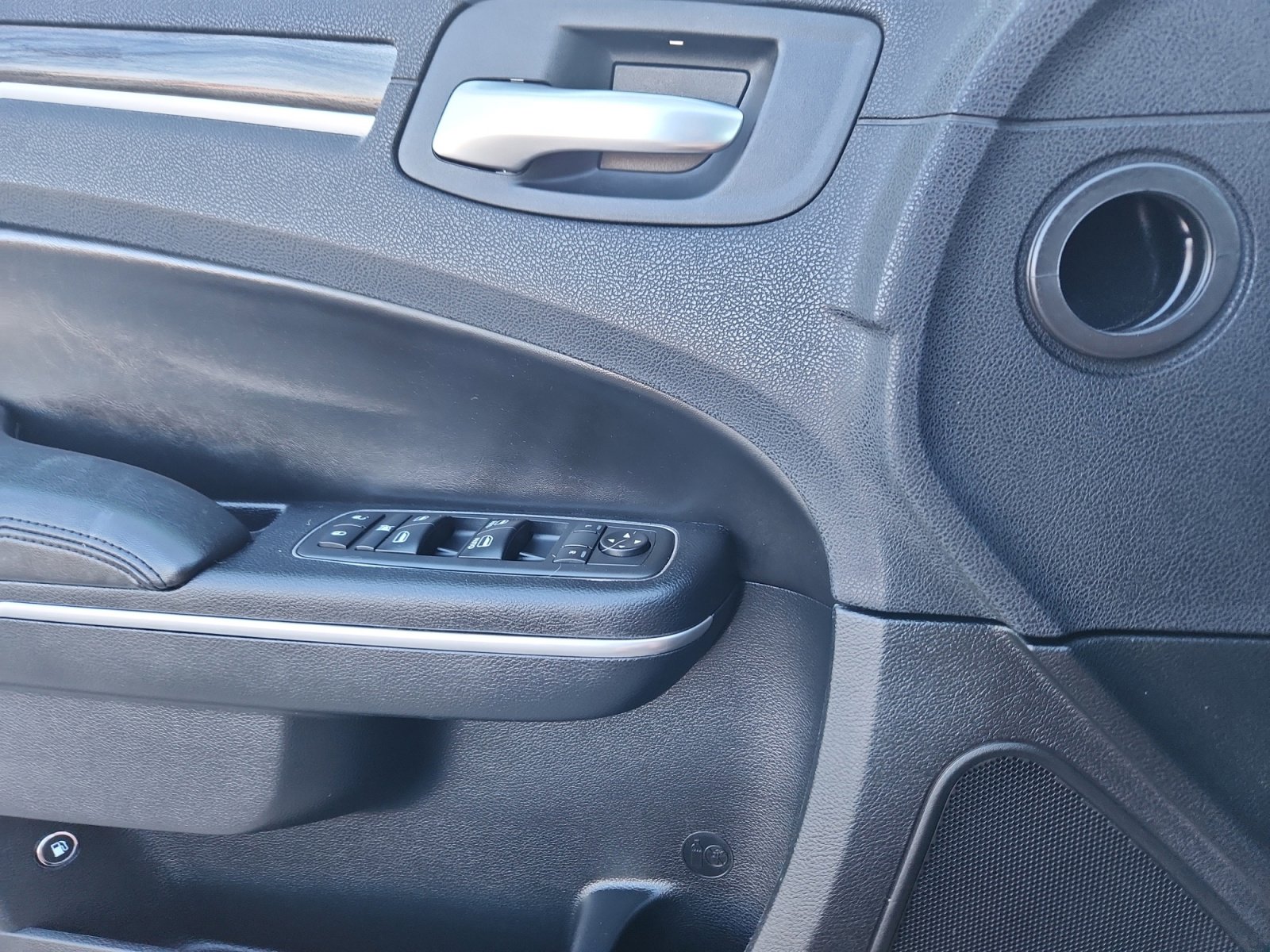 Used 2018 Chrysler 300 Touring image 14