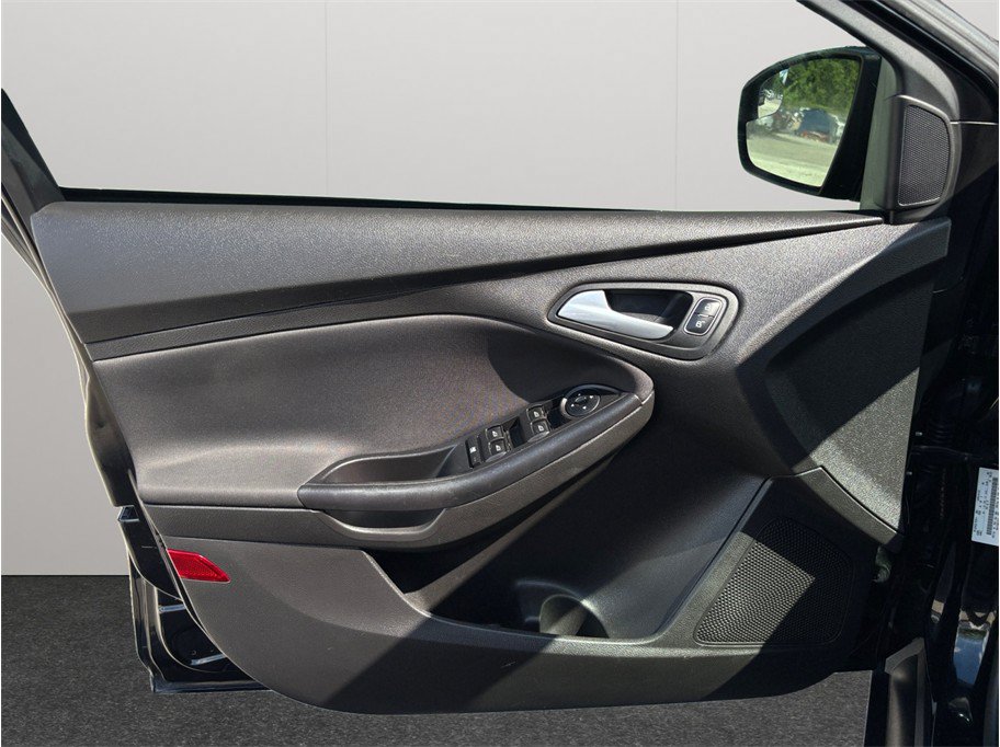 Used 2016 Ford Focus SE FWD image 15