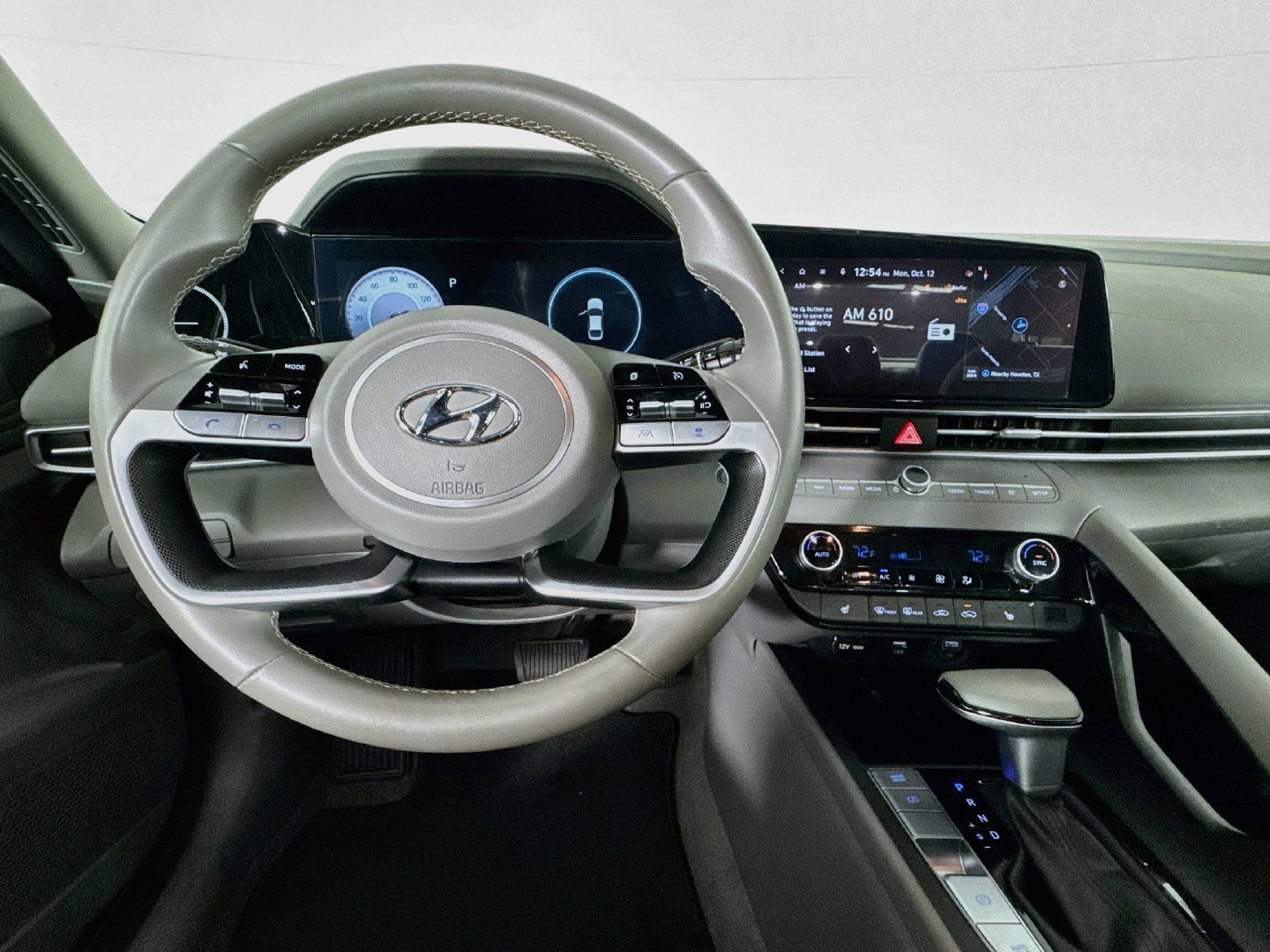 Used 2023 Hyundai Elantra SEL w/ Convenience Package FWD image 10