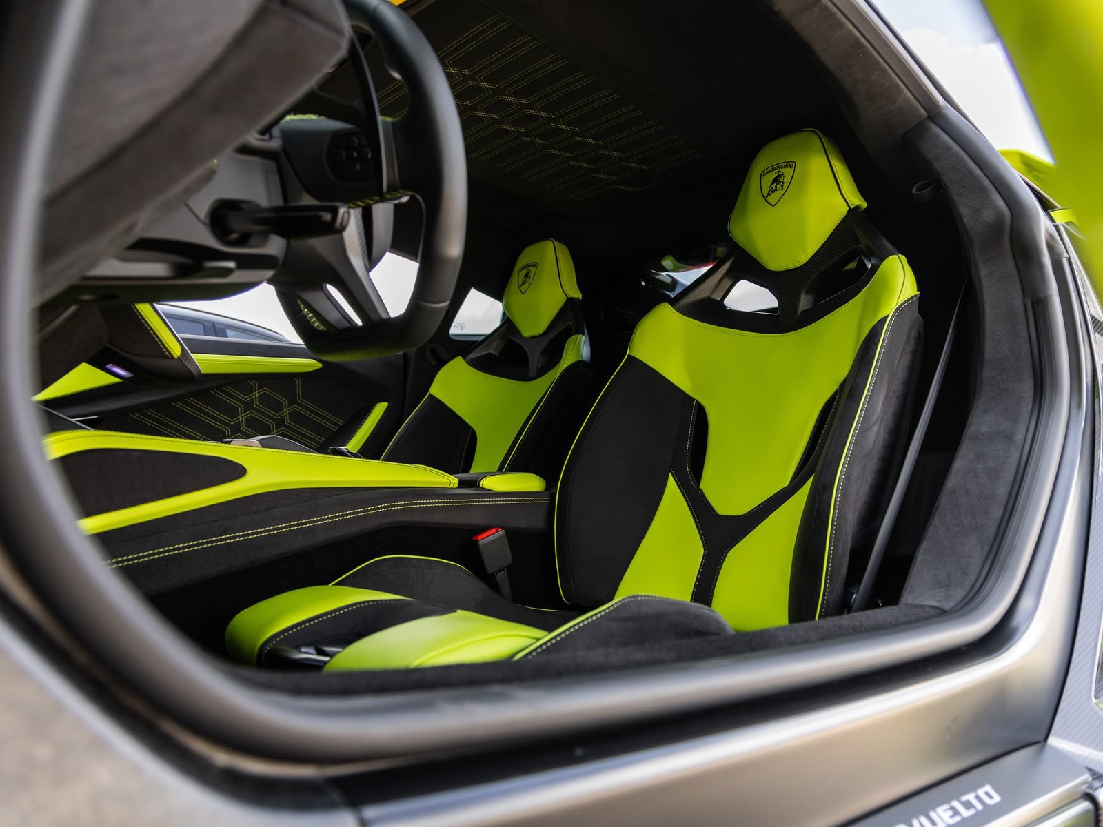 Used 2025 Lamborghini Revuelto AWD/4WD image 41