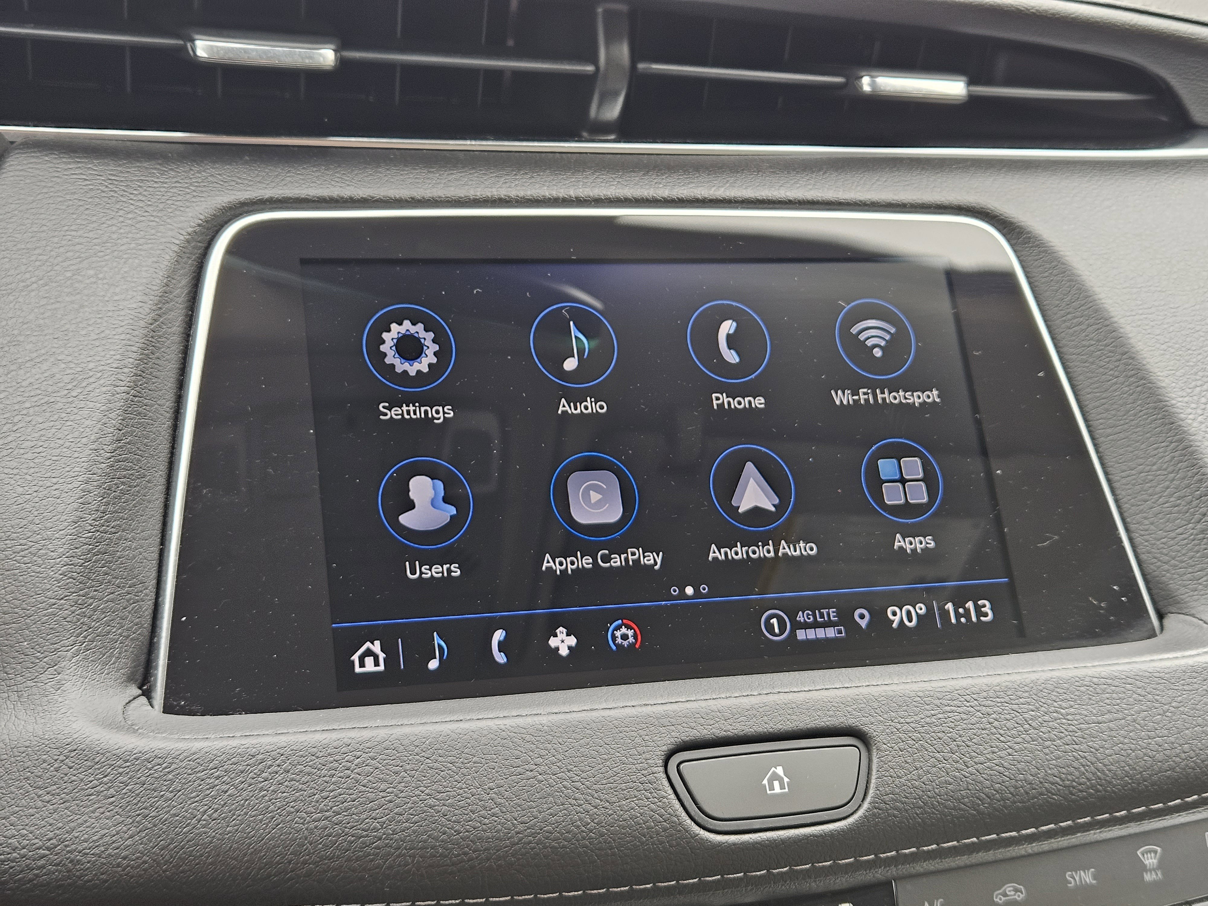 Used 2022 Cadillac XT4 Luxury w/ Cold Weather Package FWD image 15
