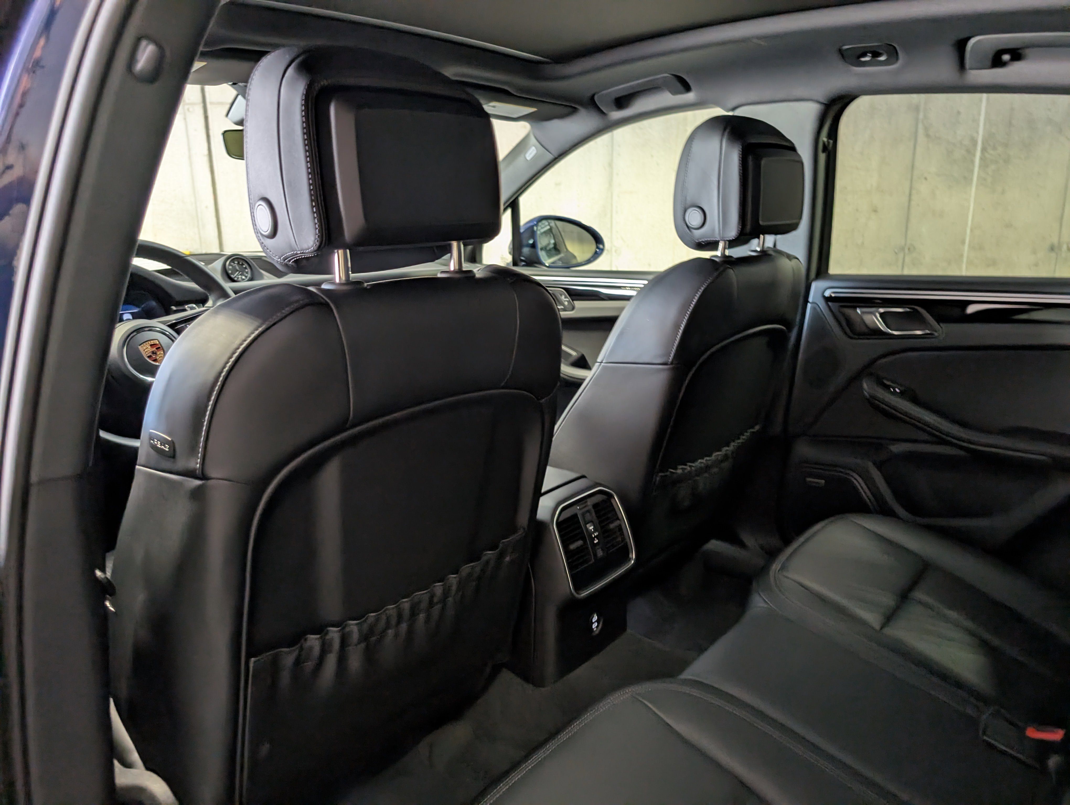Certified 2024 Porsche Macan image 9
