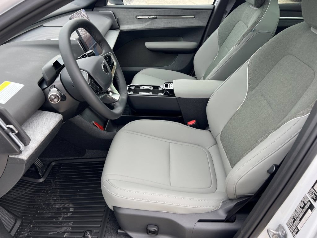 New 2026 Volvo EX30 Plus w/ Climate Package RWD image 18