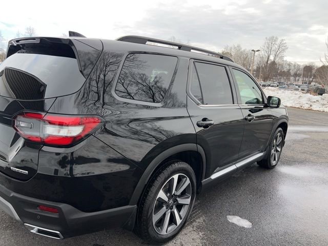 Used 2023 Honda Pilot Touring image 4