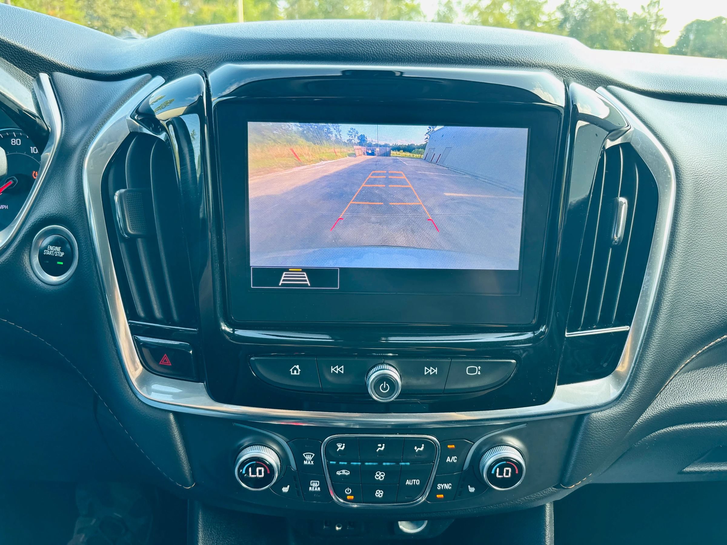 Used 2021 Chevrolet Traverse LT AWD/4WD image 24