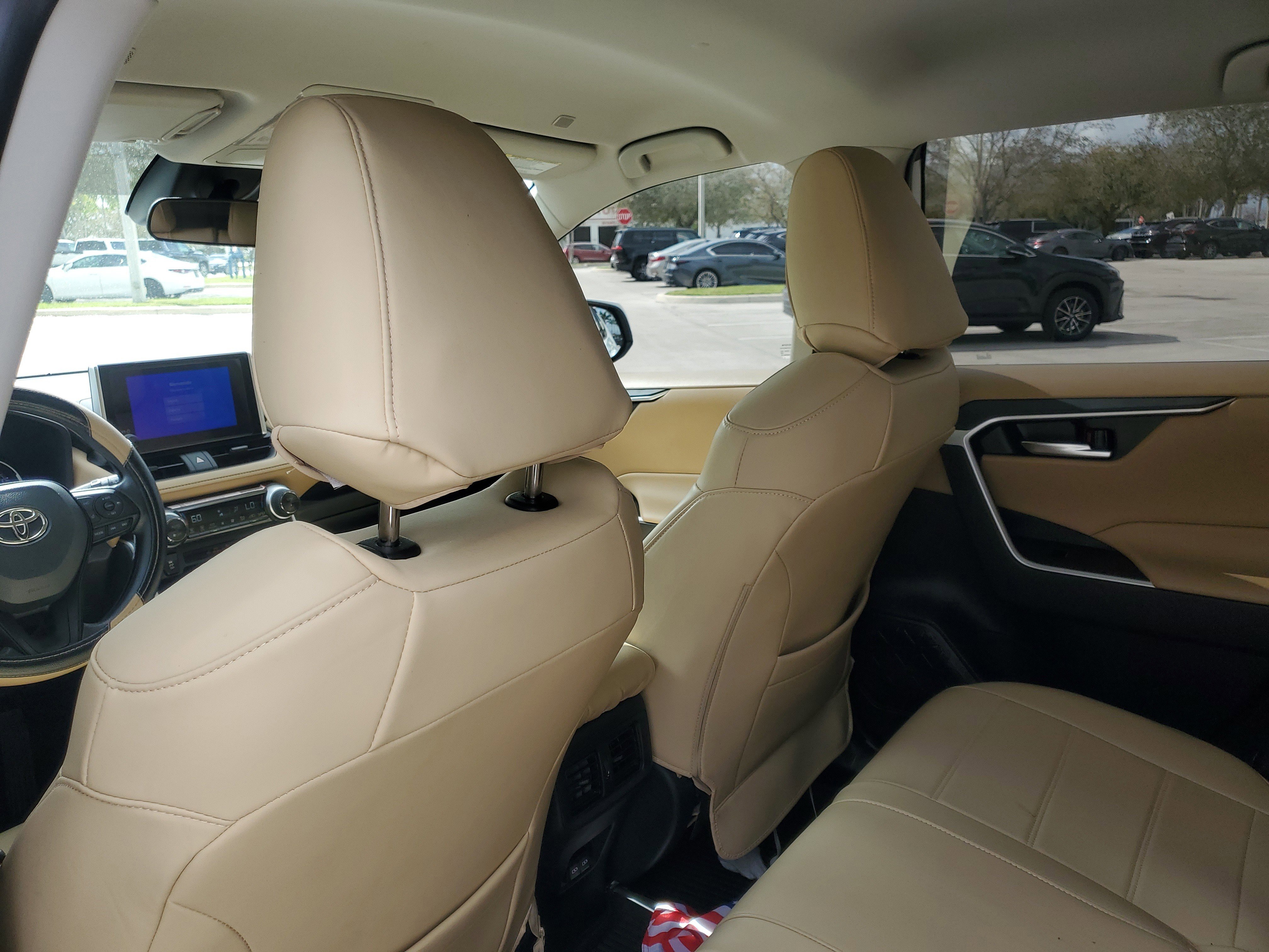 Used 2025 Toyota RAV4 XLE image 12