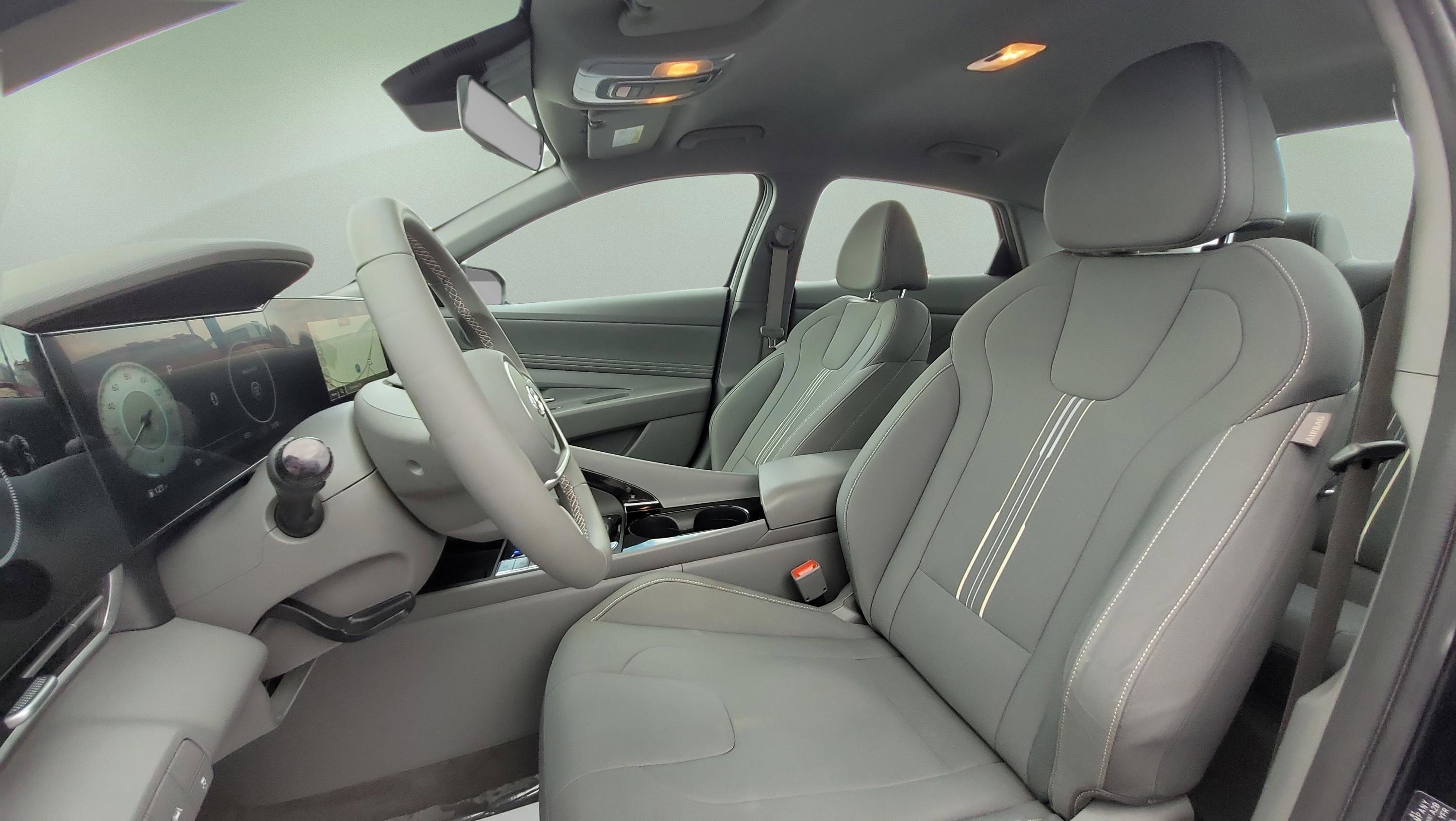 Used 2023 Hyundai Elantra SEL w/ Convenience Package FWD image 25