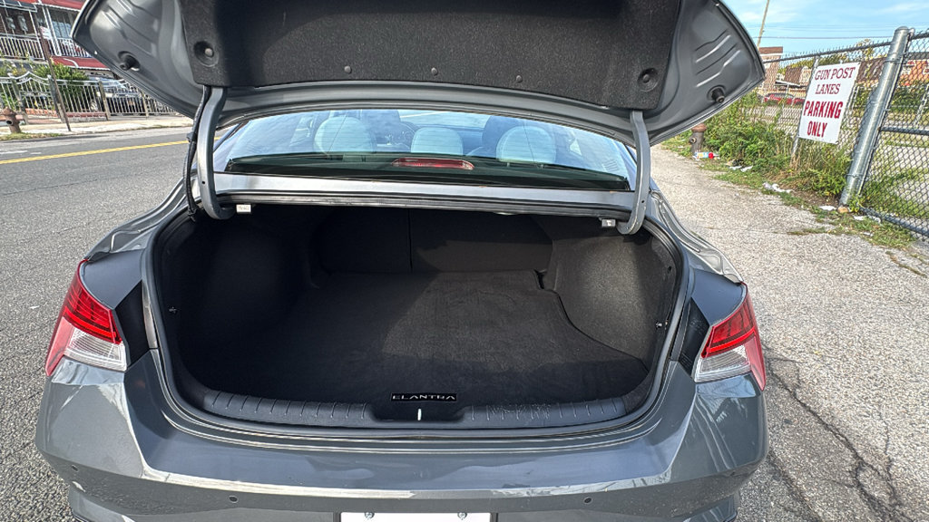 Used 2023 Hyundai Elantra Limited w/ Cargo Package FWD image 32