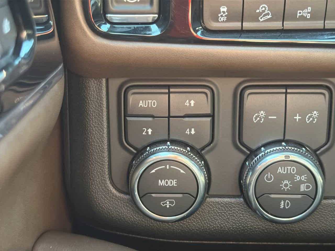 Used 2025 GMC Yukon XL Denali Ultimate image 28