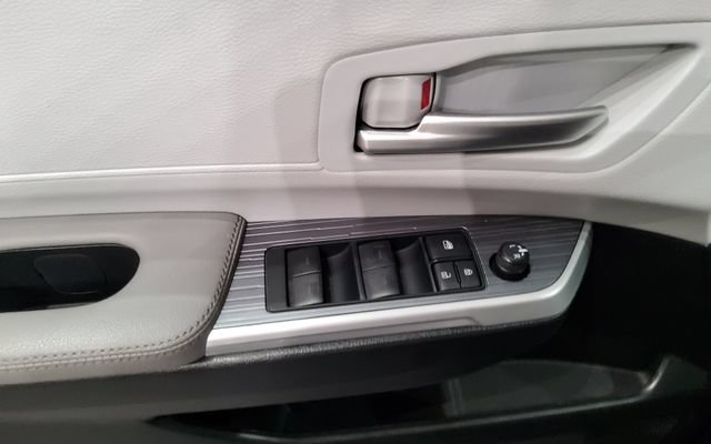 Used 2025 Toyota Sienna XLE FWD image 34