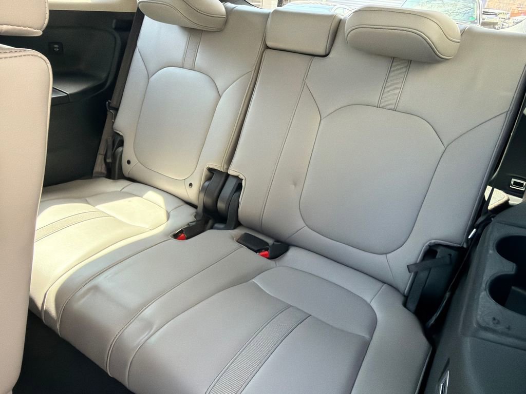 Certified 2025 Honda Pilot Touring image 18