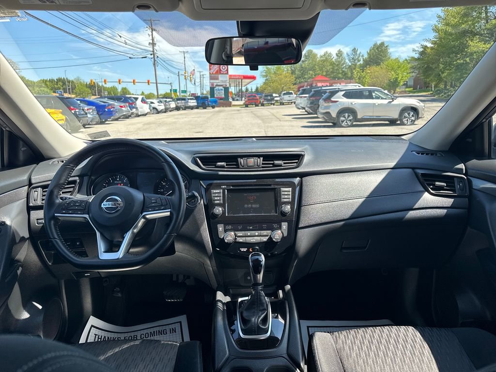 Used 2020 Nissan Rogue SV image 13