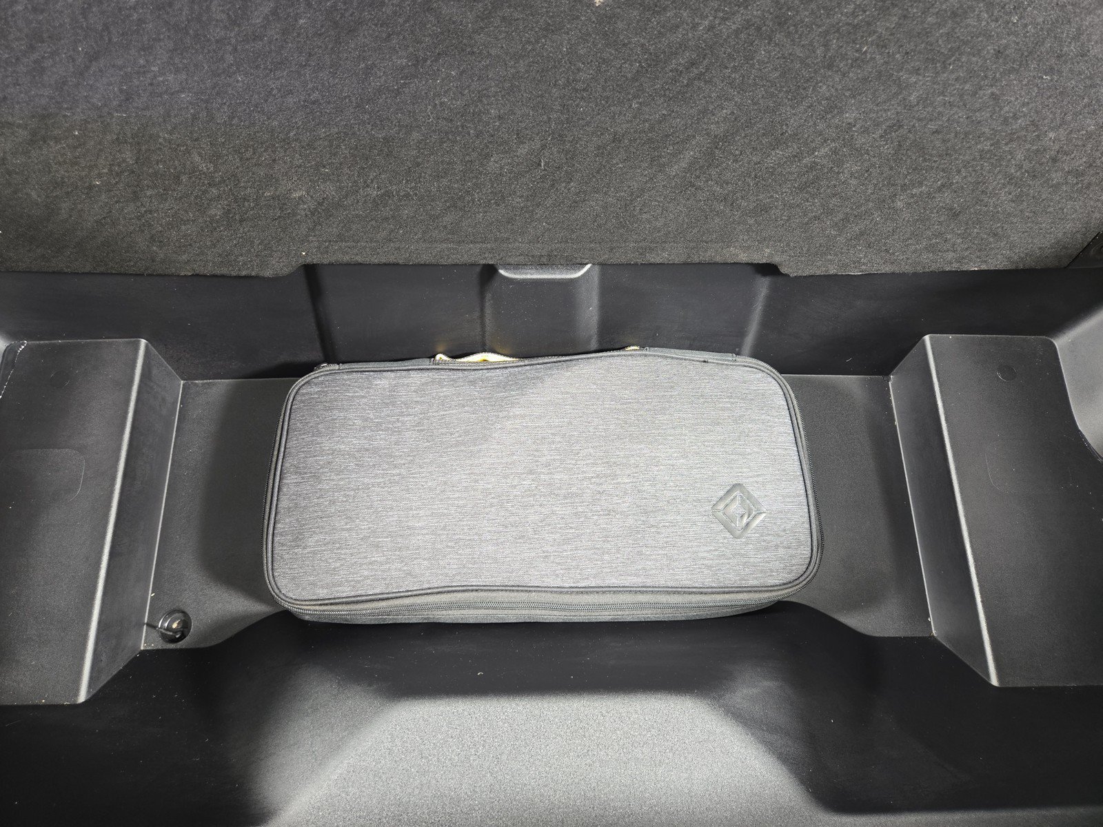 Used 2023 Rivian R1S Adventure AWD/4WD image 14