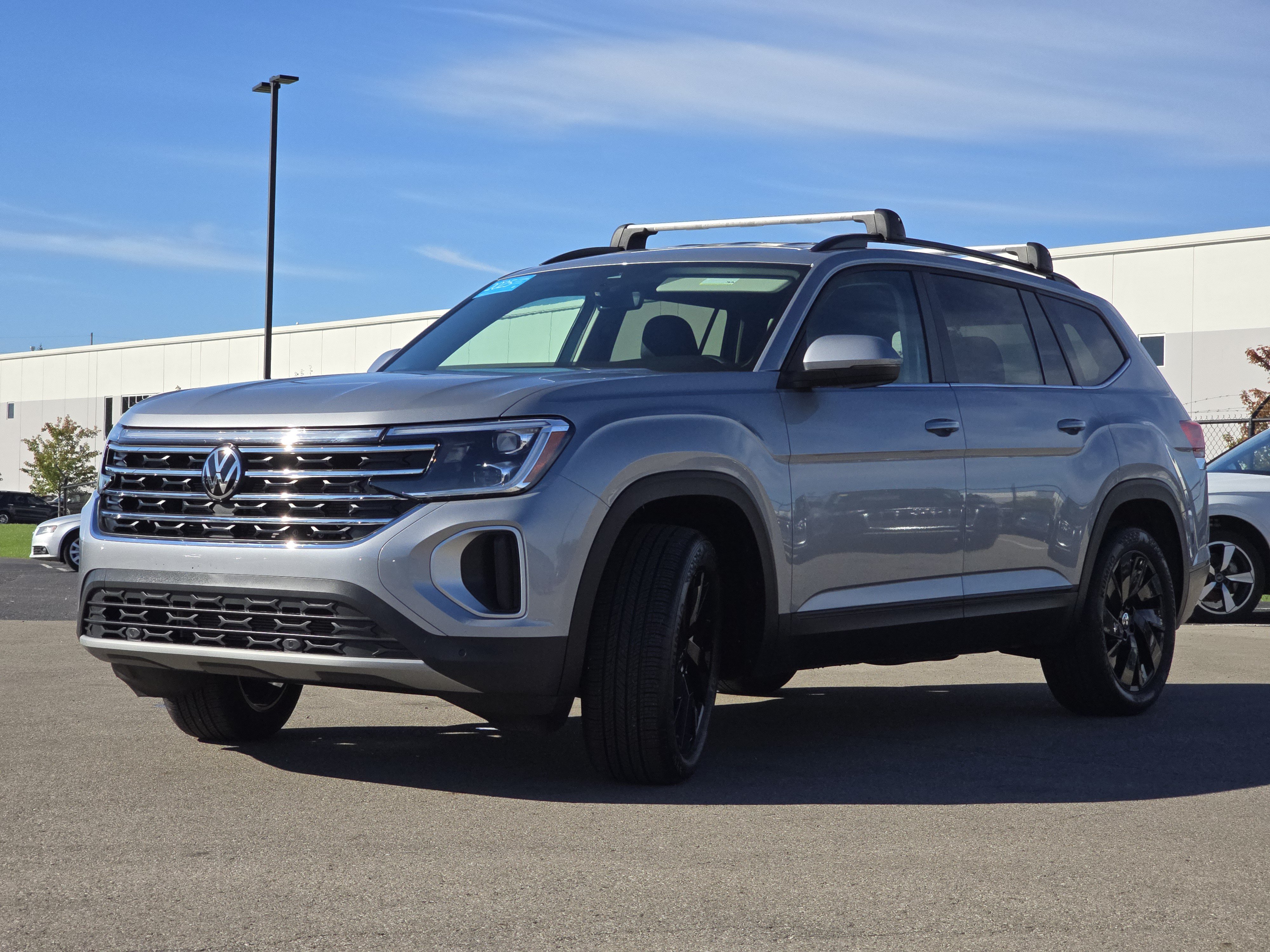Certified 2025 Volkswagen Atlas SE AWD/4WD image 3