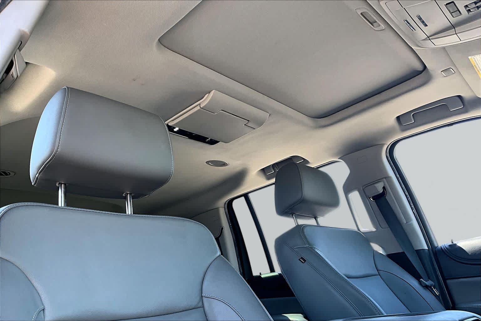 Used 2018 Chevrolet Suburban LT AWD/4WD image 13