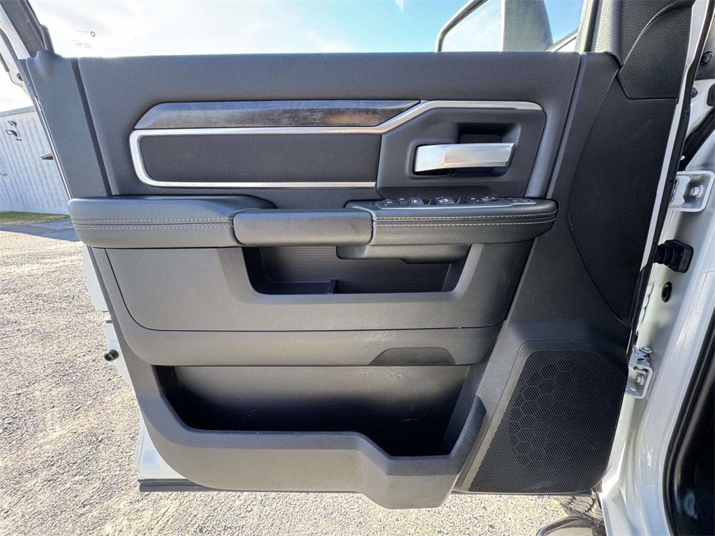 Used 2024 RAM 2500 Big Horn w/ Night Edition image 25