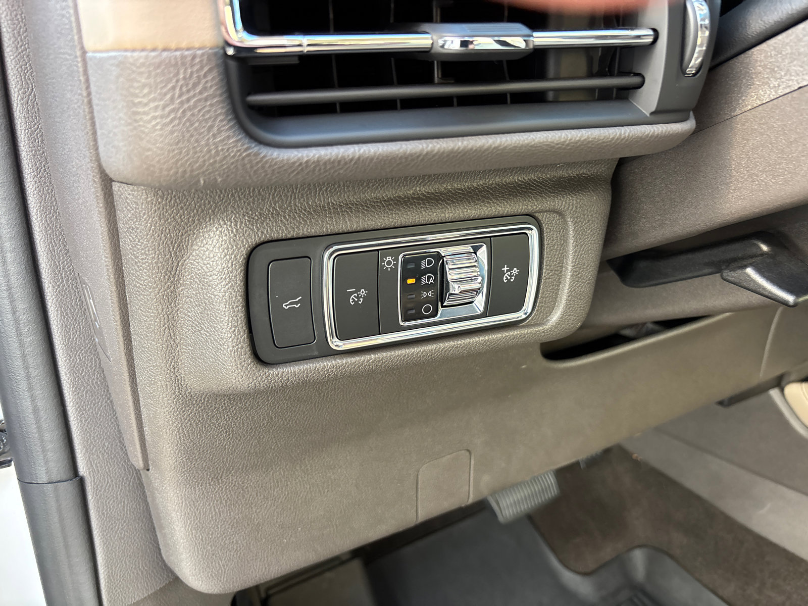 Certified 2022 Lincoln Corsair AWD w/ Premium Package image 14