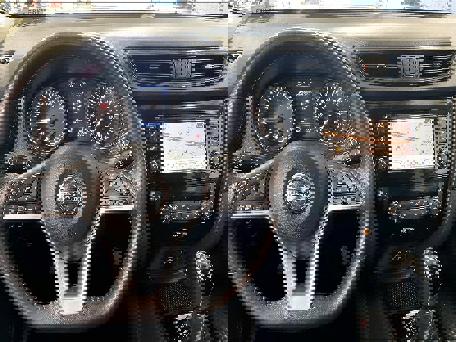 Used 2018 Nissan Rogue SV w/ Premium Package AWD/4WD image 19