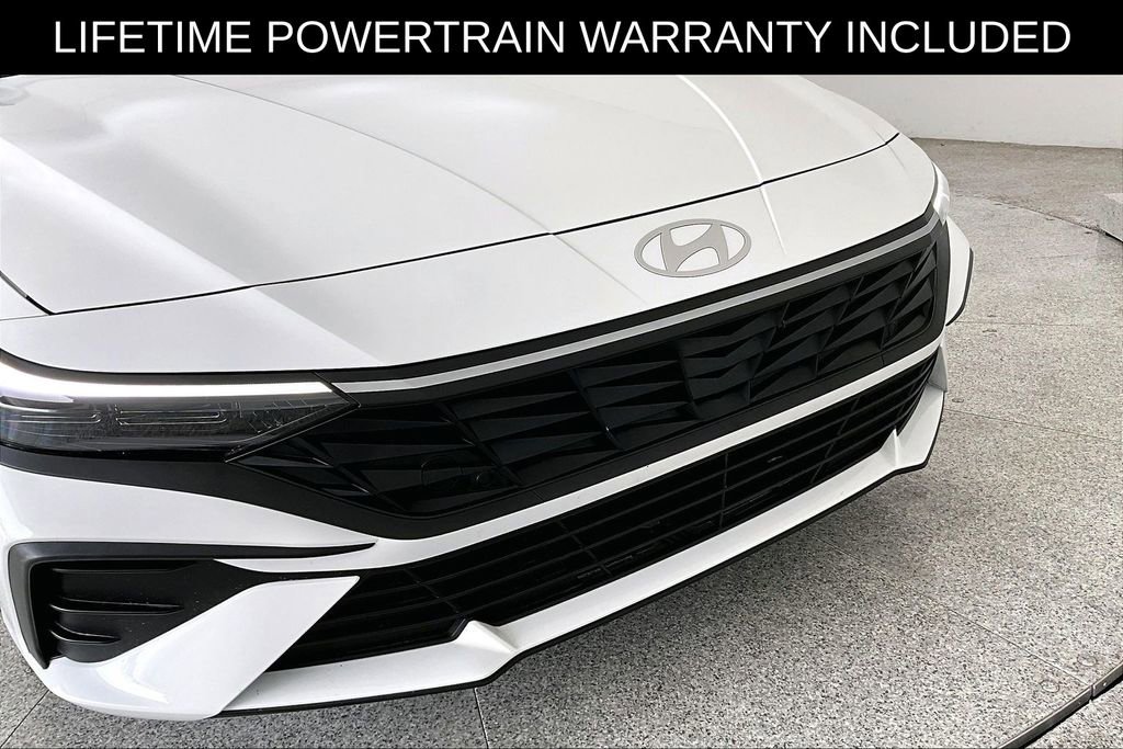 Used 2025 Hyundai Elantra Sport image 32