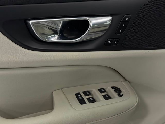 Used 2023 Volvo S60 B5 Plus image 14