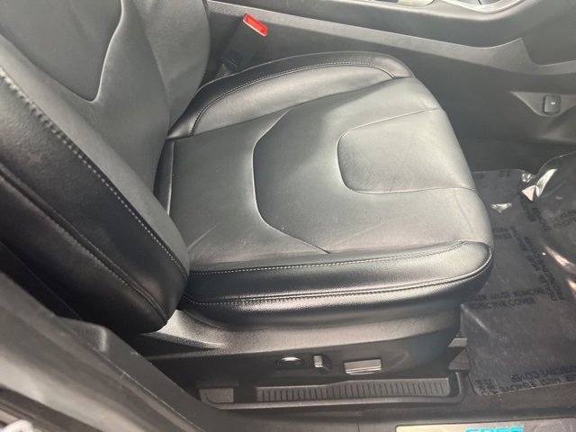 Used 2018 Ford Edge Titanium image 23