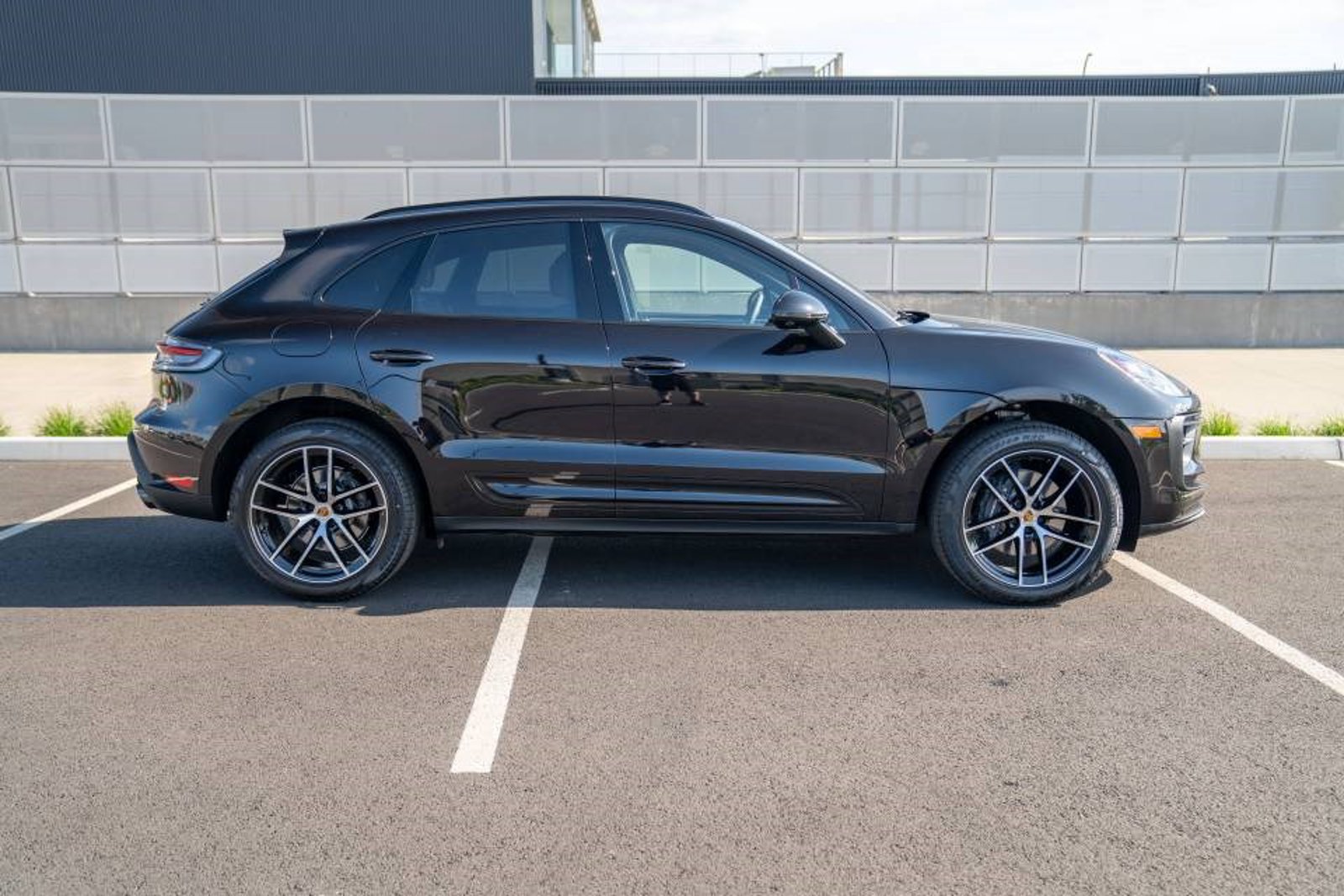 New 2026 Porsche Macan AWD/4WD image 8