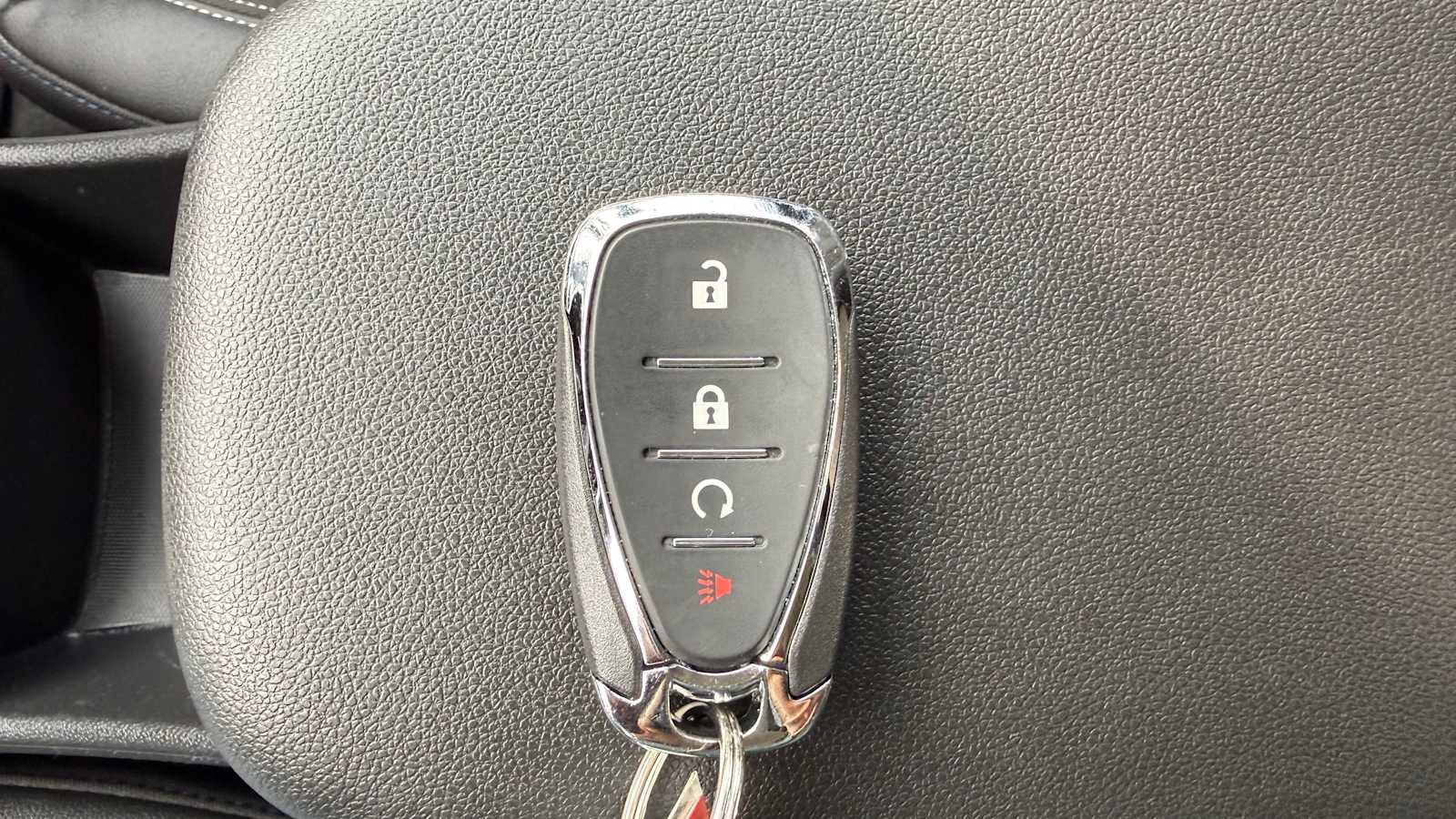 Used 2025 Chevrolet Trax LT w/ LT Convenience Package FWD image 30