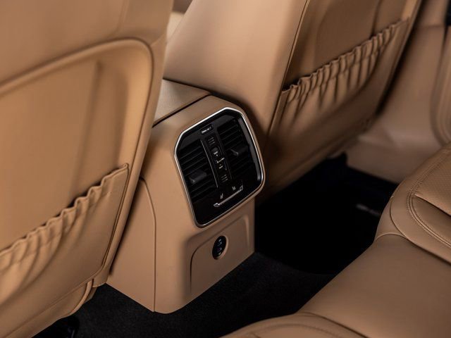 Certified 2025 Porsche Macan S image 32