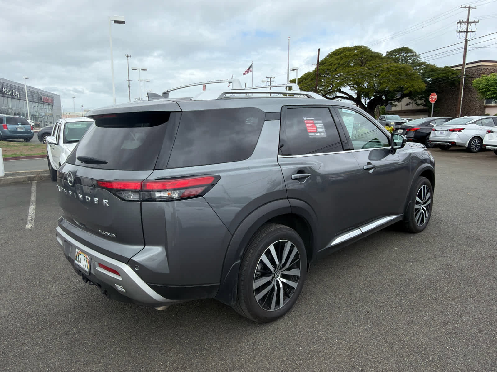 Used 2025 Nissan Pathfinder Platinum w/ Cargo Package image 3