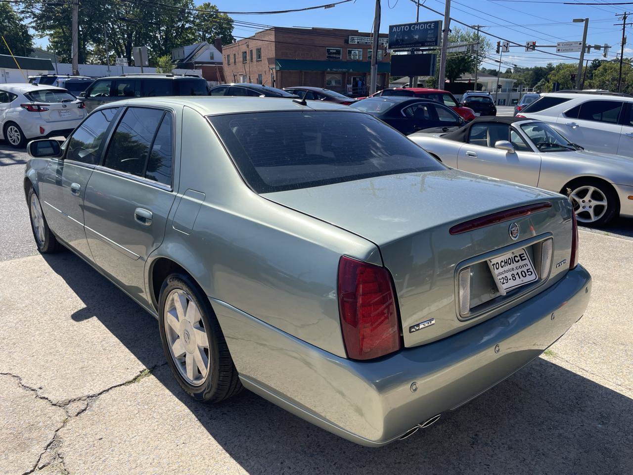 Used 2005 Cadillac De Ville DTS w/ Equipment Group FWD image 12