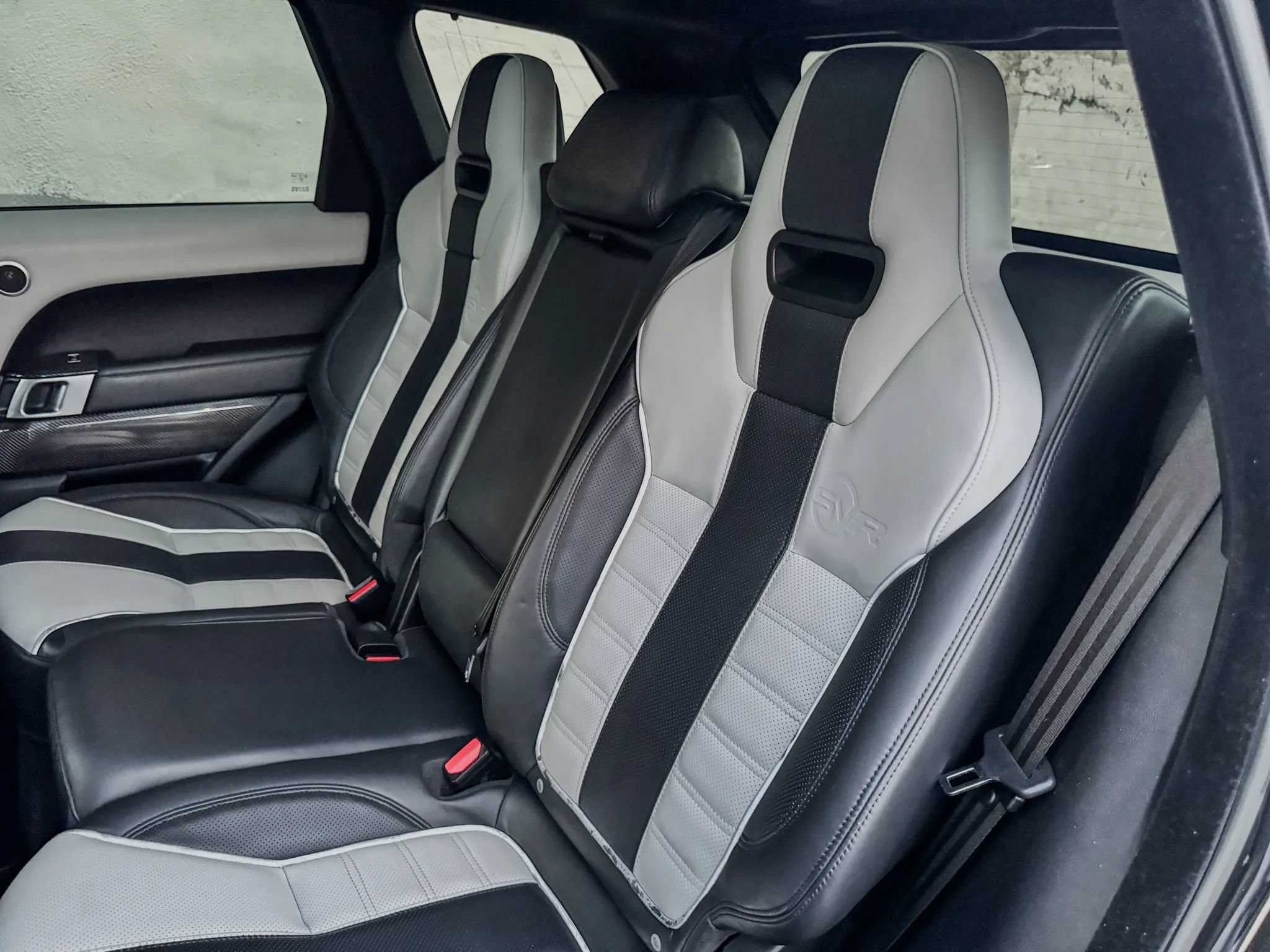 Used 2015 Land Rover Range Rover Sport SVR AWD/4WD image 31