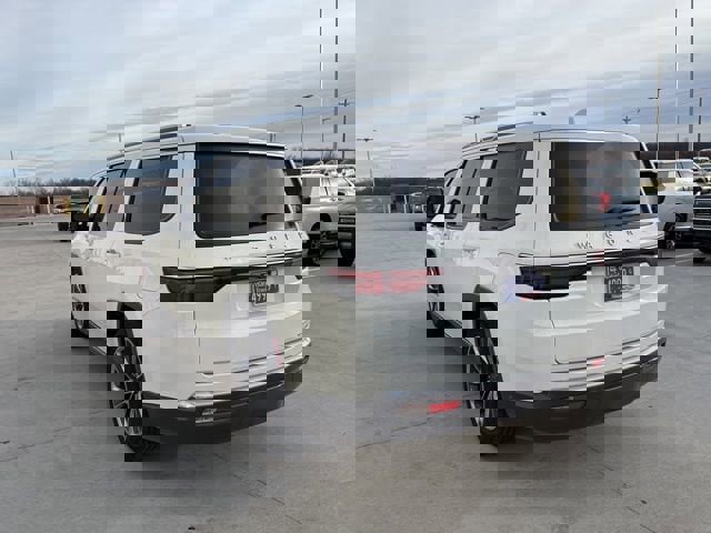 Used 2022 Jeep Wagoneer Series III w/ Premium Group I image 5