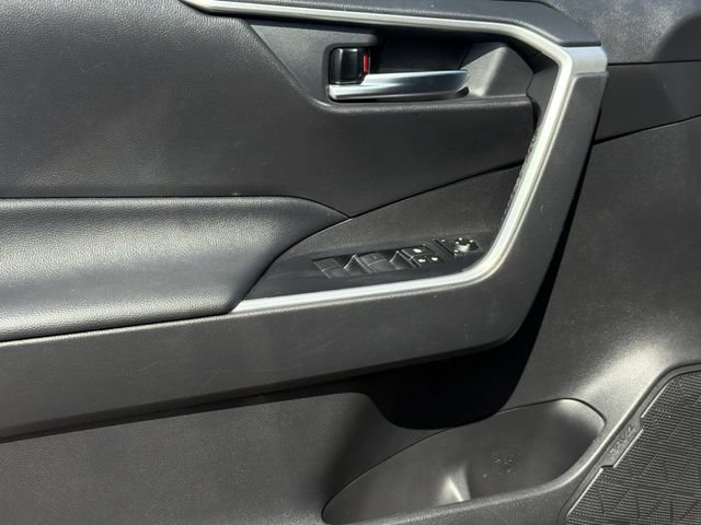 Used 2020 Toyota RAV4 XLE w/ Carpet Mat Package FWD image 12