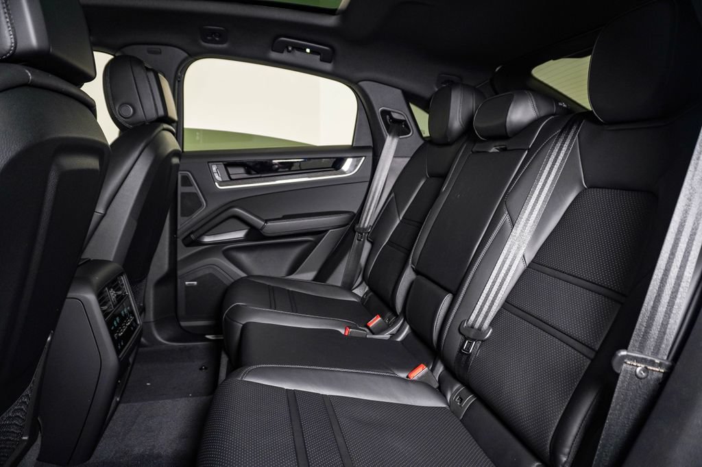 New 2026 Porsche Cayenne Coupe AWD/4WD image 17