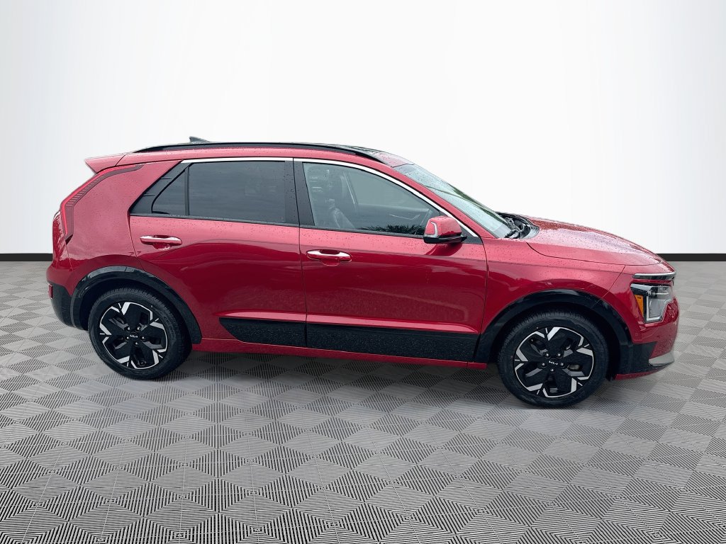 Used 2023 Kia Niro Wave w/ Wave Preserve Package FWD image 5