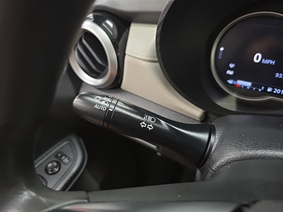 Used 2021 Nissan Versa SV image 23