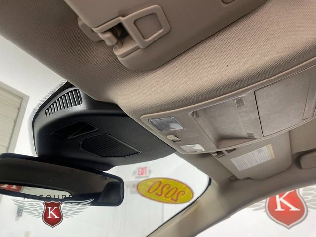 Used 2020 Ford Escape Titanium image 19